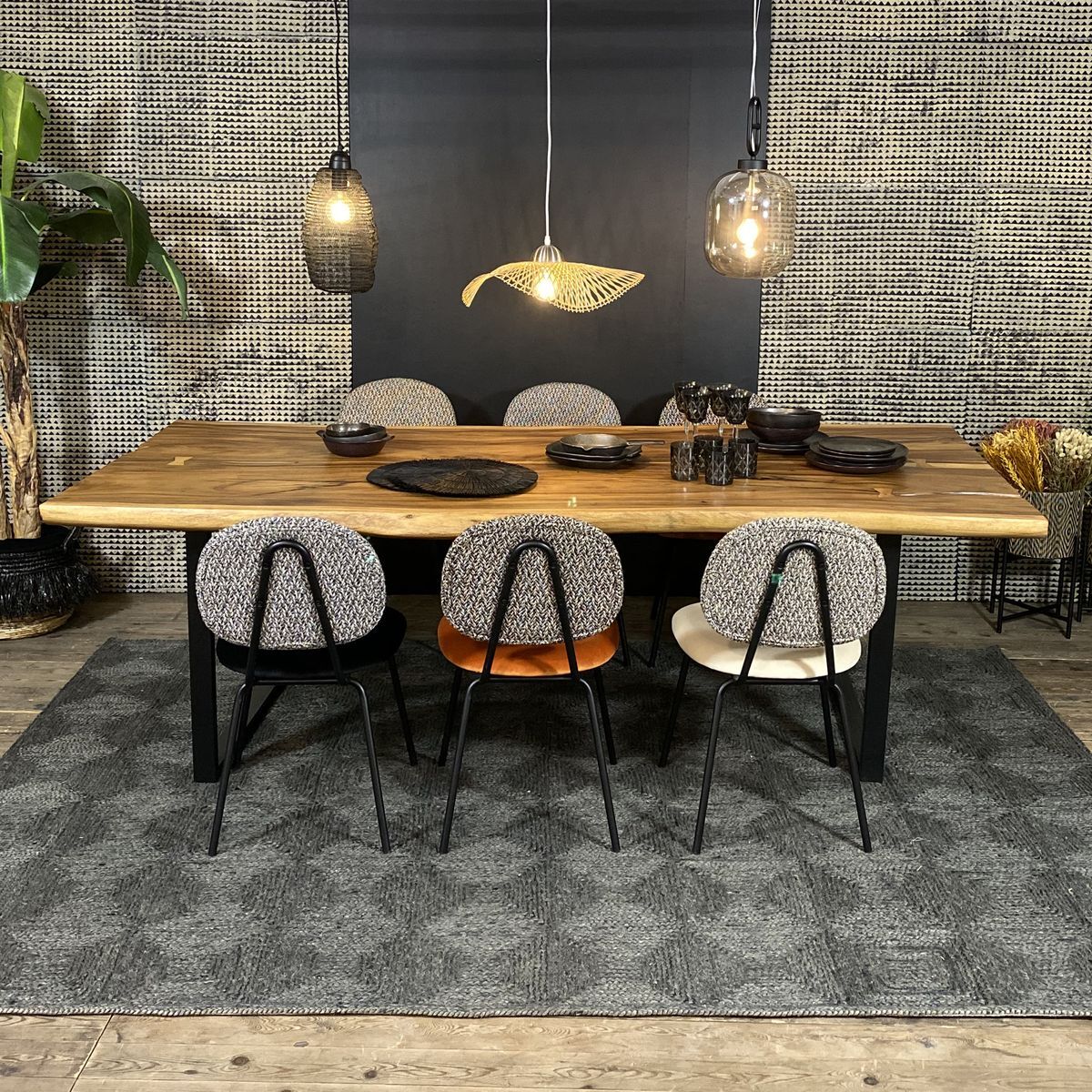 Table en bois d'acacia et pieds en métal noir 250cm CALAO