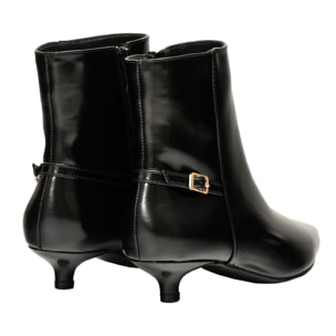 Tronchetto in simil pelle con tacco basso