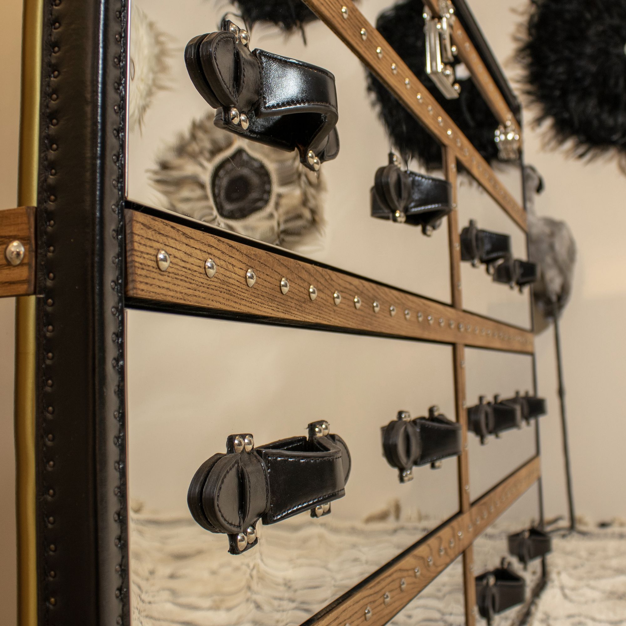 Commode 6 tiroirs en acier inoxydable et cuir  ILLIADE