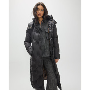 Cappotto lungo trapuntato con M ricamate
