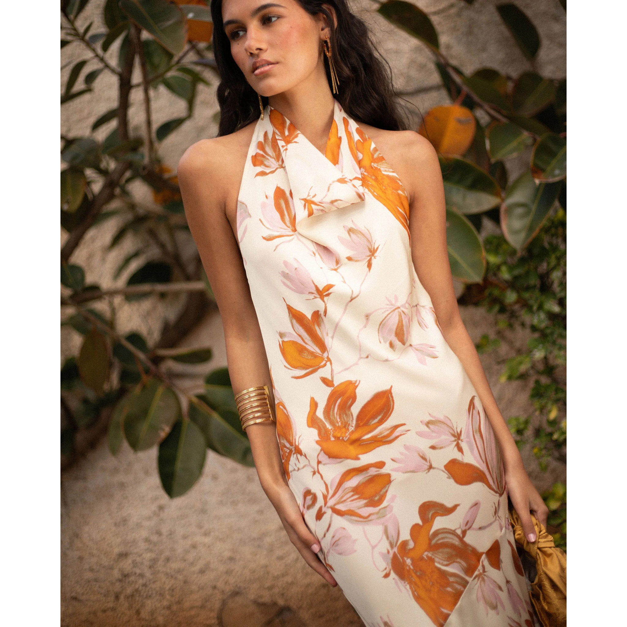 Vestido Largo Floral con Escote Halter Drapeado