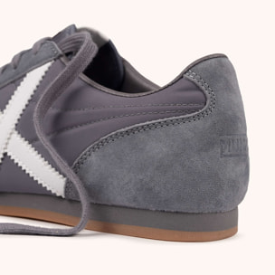Zapatilla de Estilo Urbano en Gris y Blanco MUNICH STEREO 01