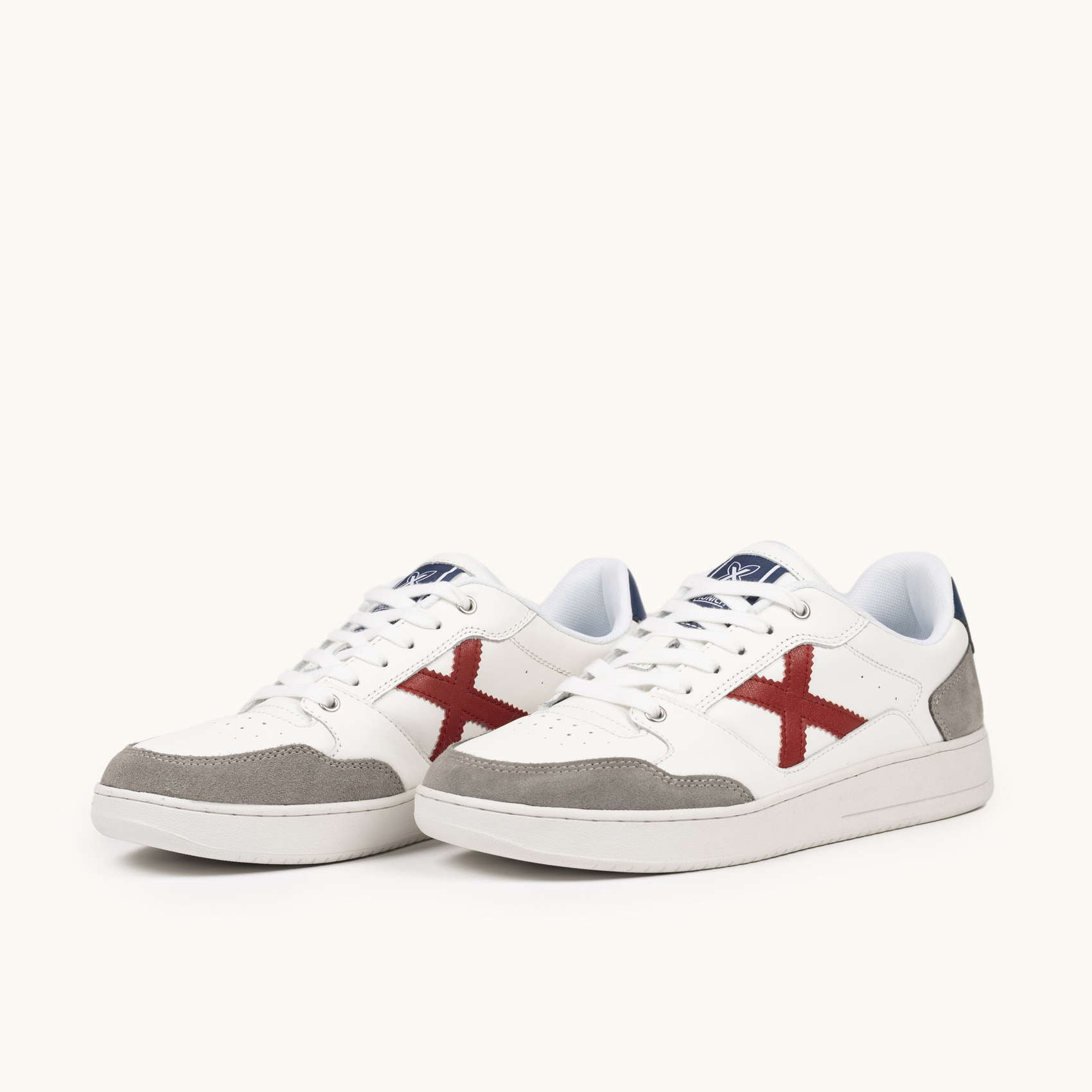 MUNICH LEGIT MAN 117 Sneakers de Piel Estilo Tenis con Detalles en Burdeos y Marino