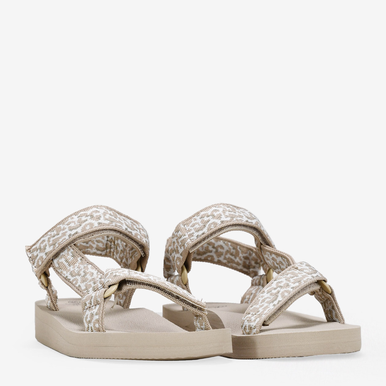 Sandalias deportivas beige planas