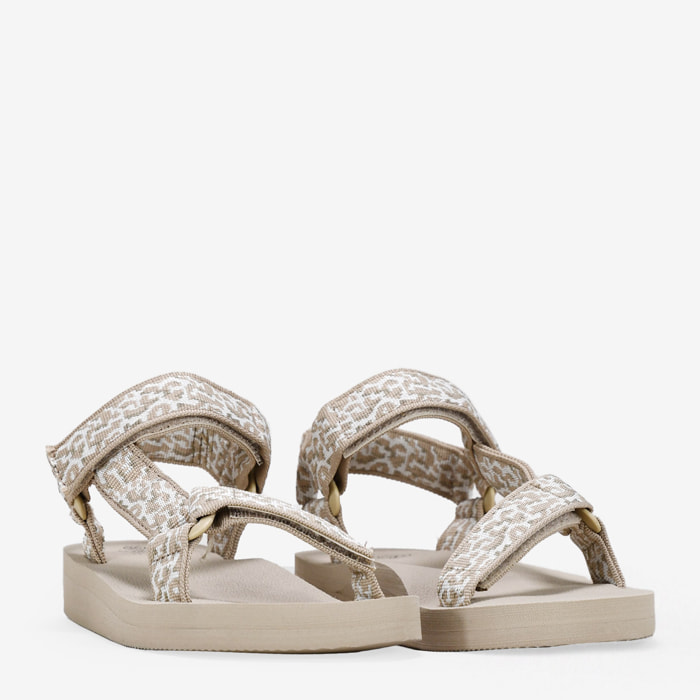 Sandalias deportivas beige planas