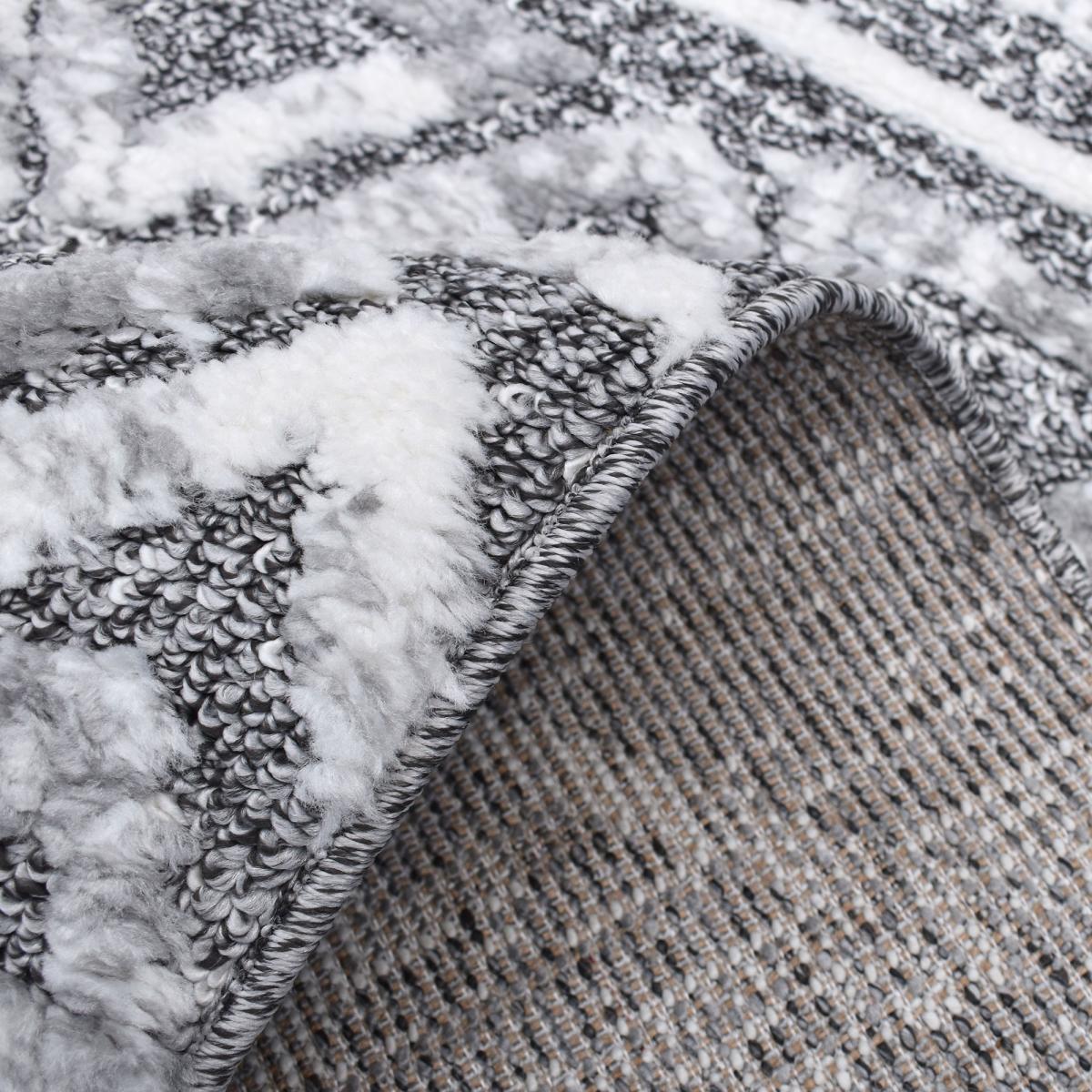 Tapis Gaco en relief dessin ethnique géométrique, couleur gris et blanc