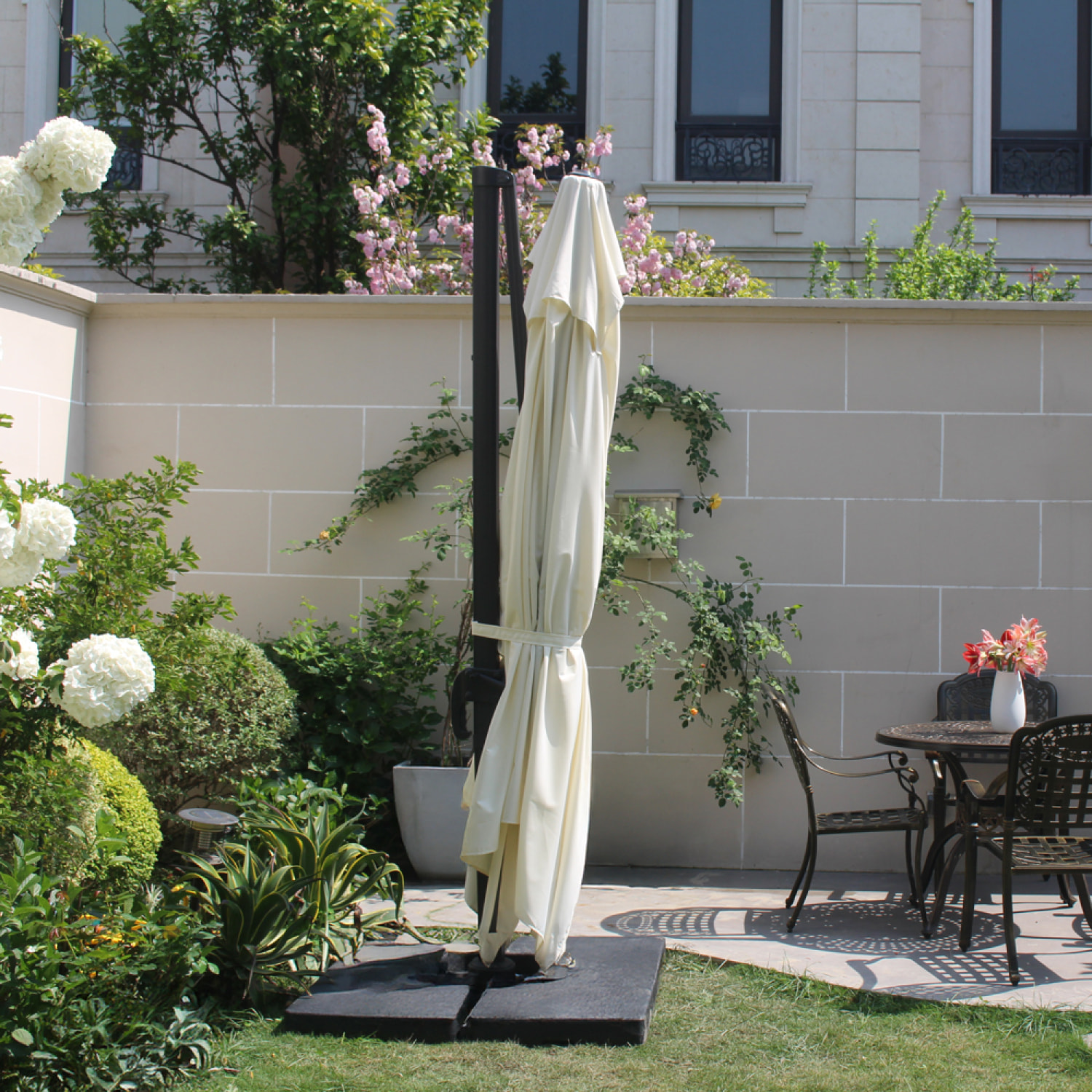 Parasol déporté et rotatif 3 x 4 m écru NAVIA
