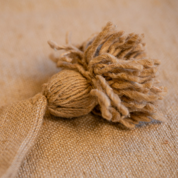 Housse de coussin en laine à pompons - Beige