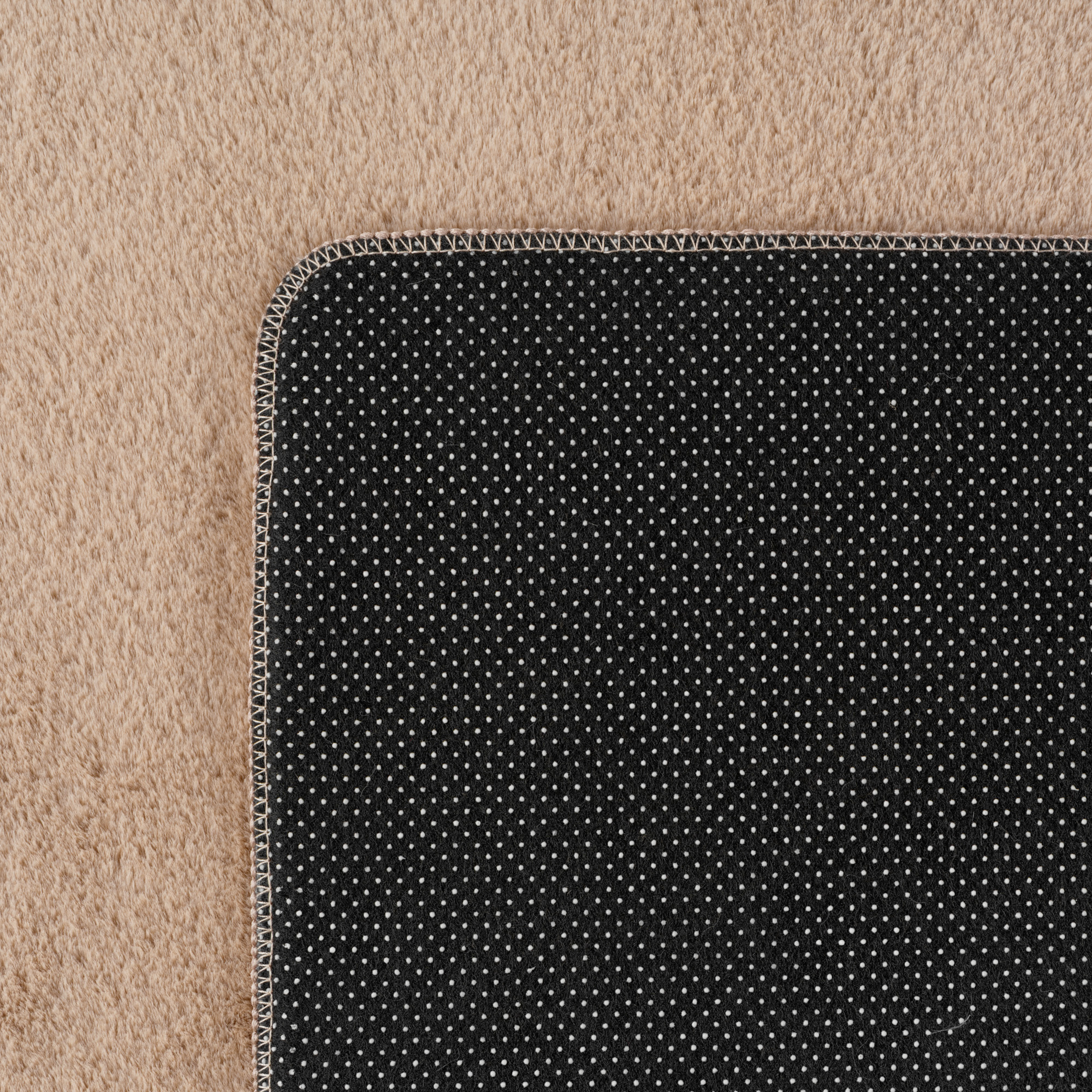 ALBA - Tapis doux beige à poils courts