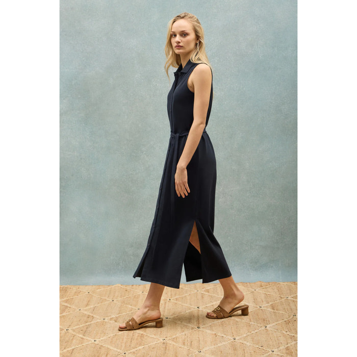 Vestito blu marino smanicato e abbottonato con monogramma ricamato