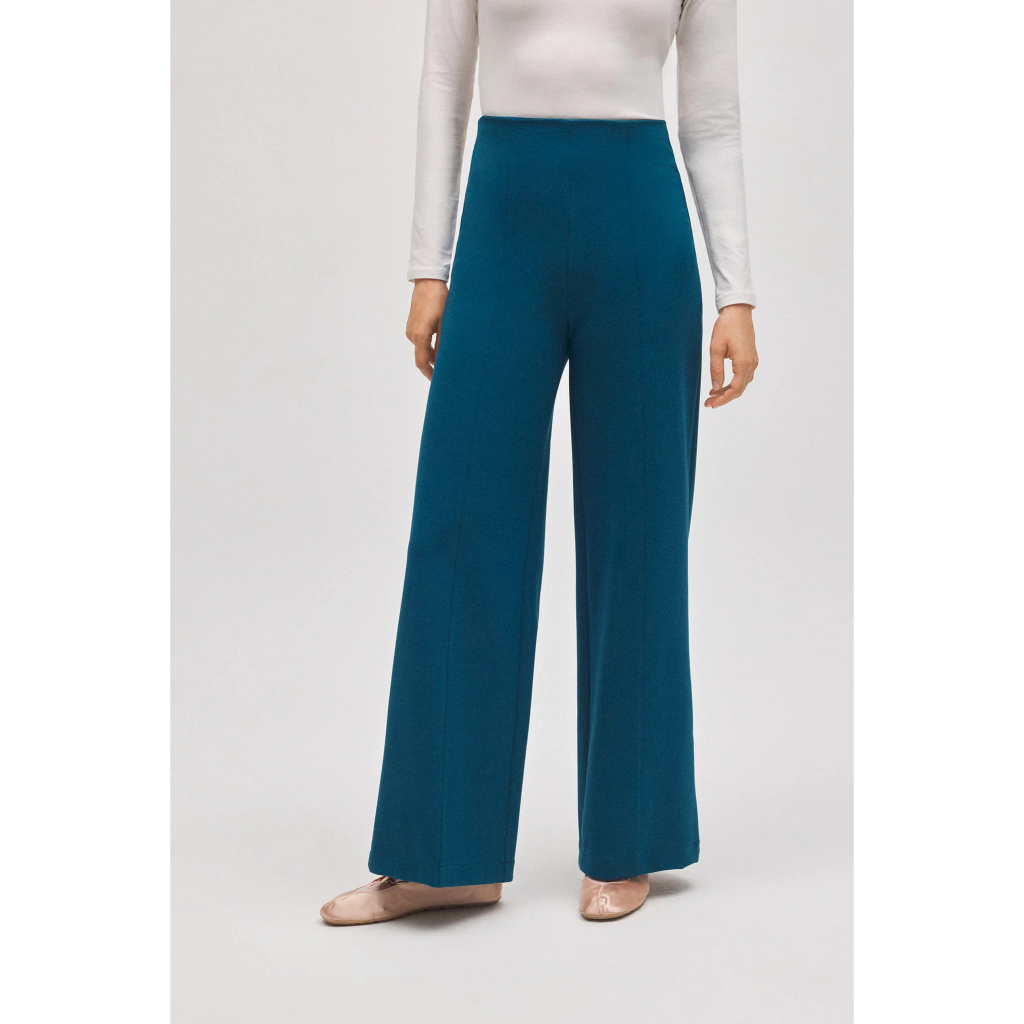 Pantaloni blu a gamba larga