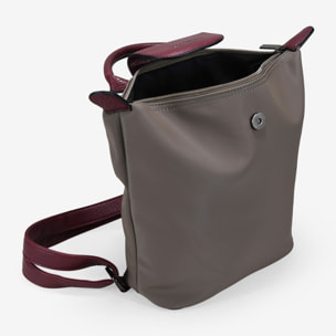 Mochila deportiva visón con solapa