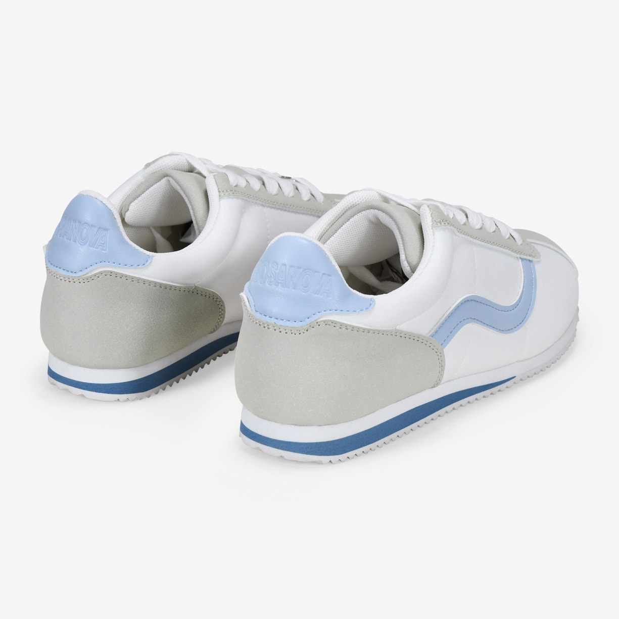 Zapatillas deportivas blancas con cordones