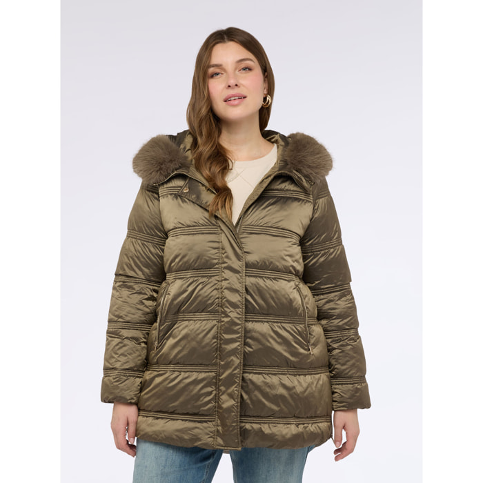 Fiorella Rubino - Plumífero con capucha y ribete de peluche - Verde militare