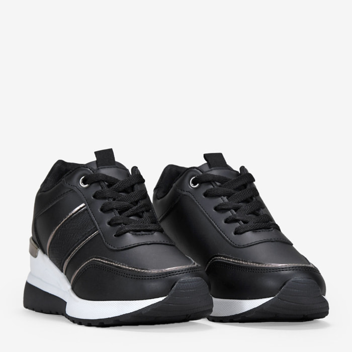 Zapatillas negras con cordones y cuña