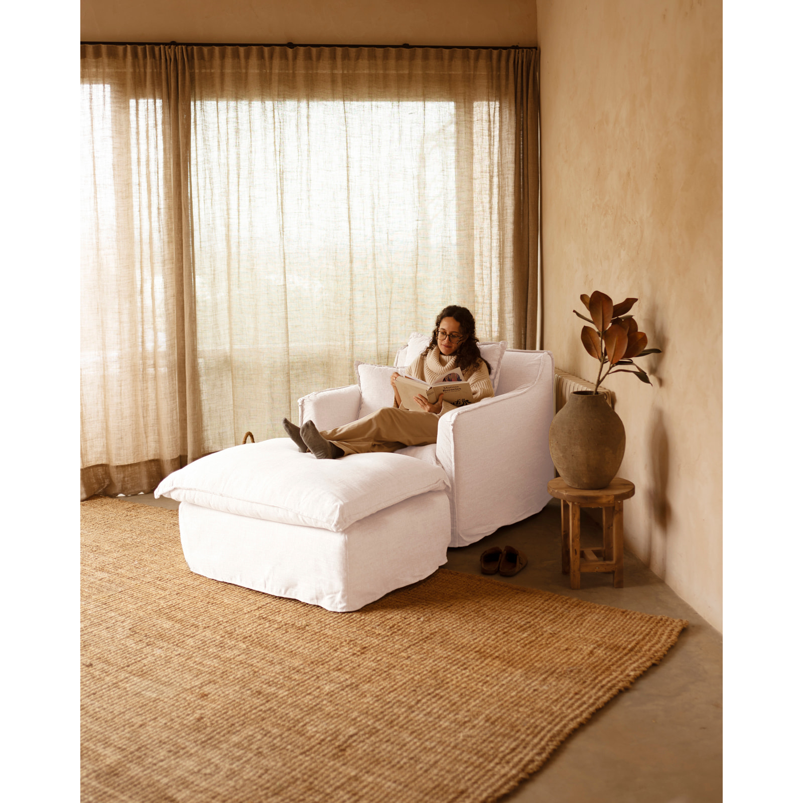 Pouf en coton et lin déhoussable ton blanc de 90x72cm Hauteur: 47 Longueur: 90 Largeur: 72