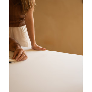 Mesa de comedor de laca mate en tono blanco roto de varias medidas