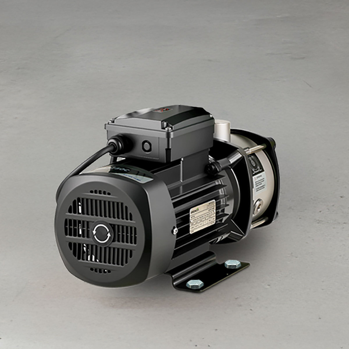 Bomba de agua de 750W con caudal máximo de 56L/min y altura de bombeo hasta 54m, diseñada para aguas claras, con carcasa resistente de acero inoxidable, funcionamiento silencioso, instalación sencilla y bajo mantenimiento - GREENCUT BA750C