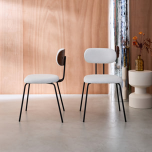 2 chaises décor bois courbé teinté noyer et tissu déperlant blanc. pieds métal noir mat - L 45 x P 55 x H 80cm - Erin