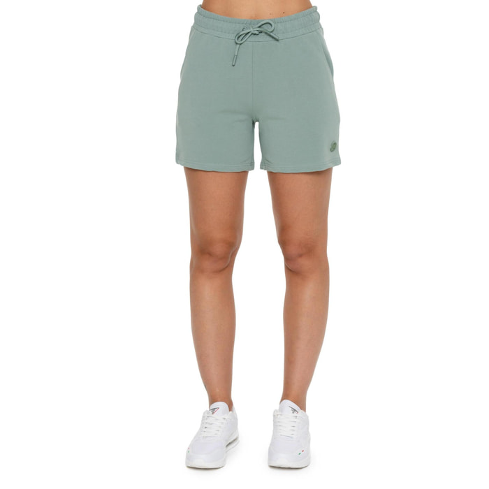 Mujer bajita nunca sin