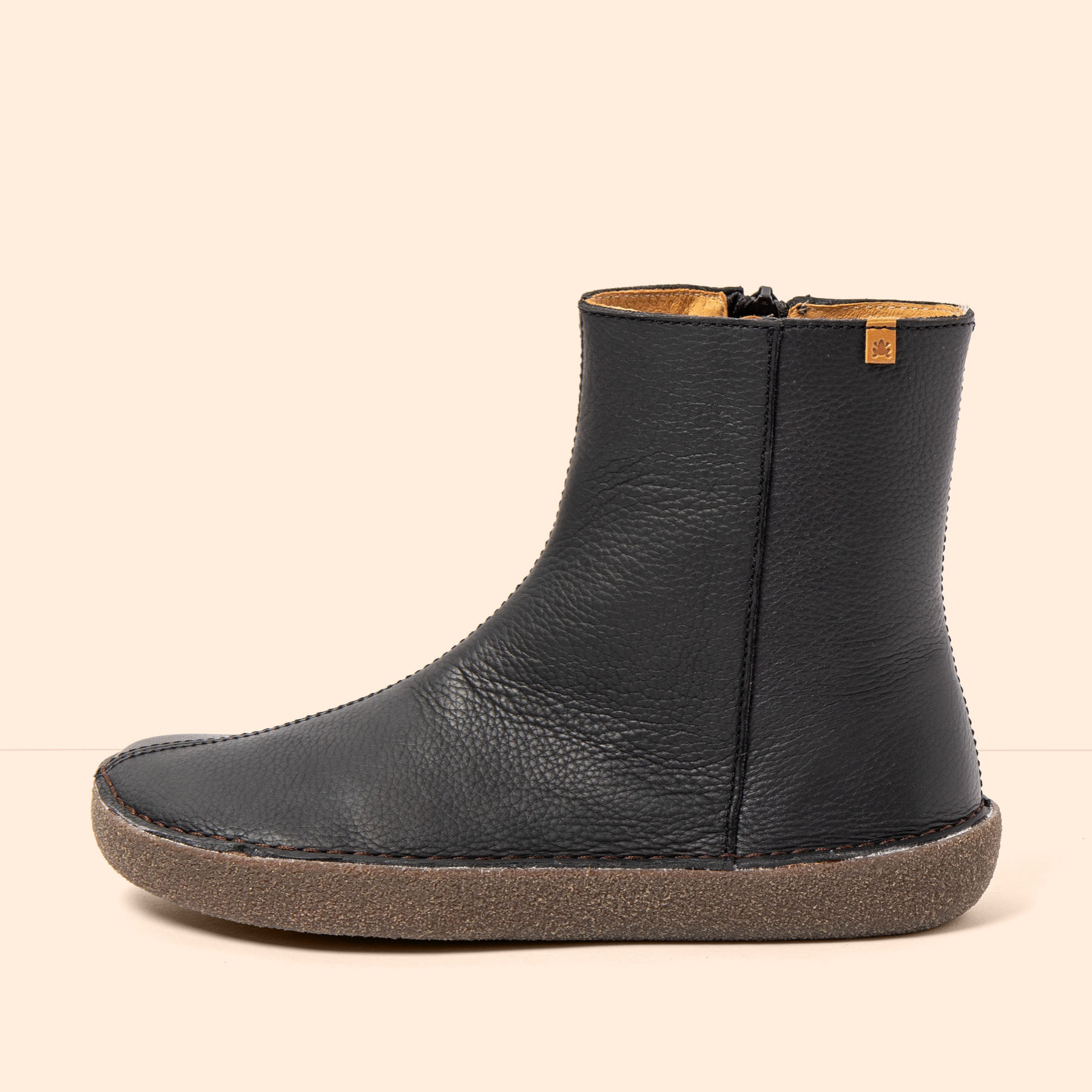 Botines N6063 ALPINE GRASS BLACK/ TAMI color Black
