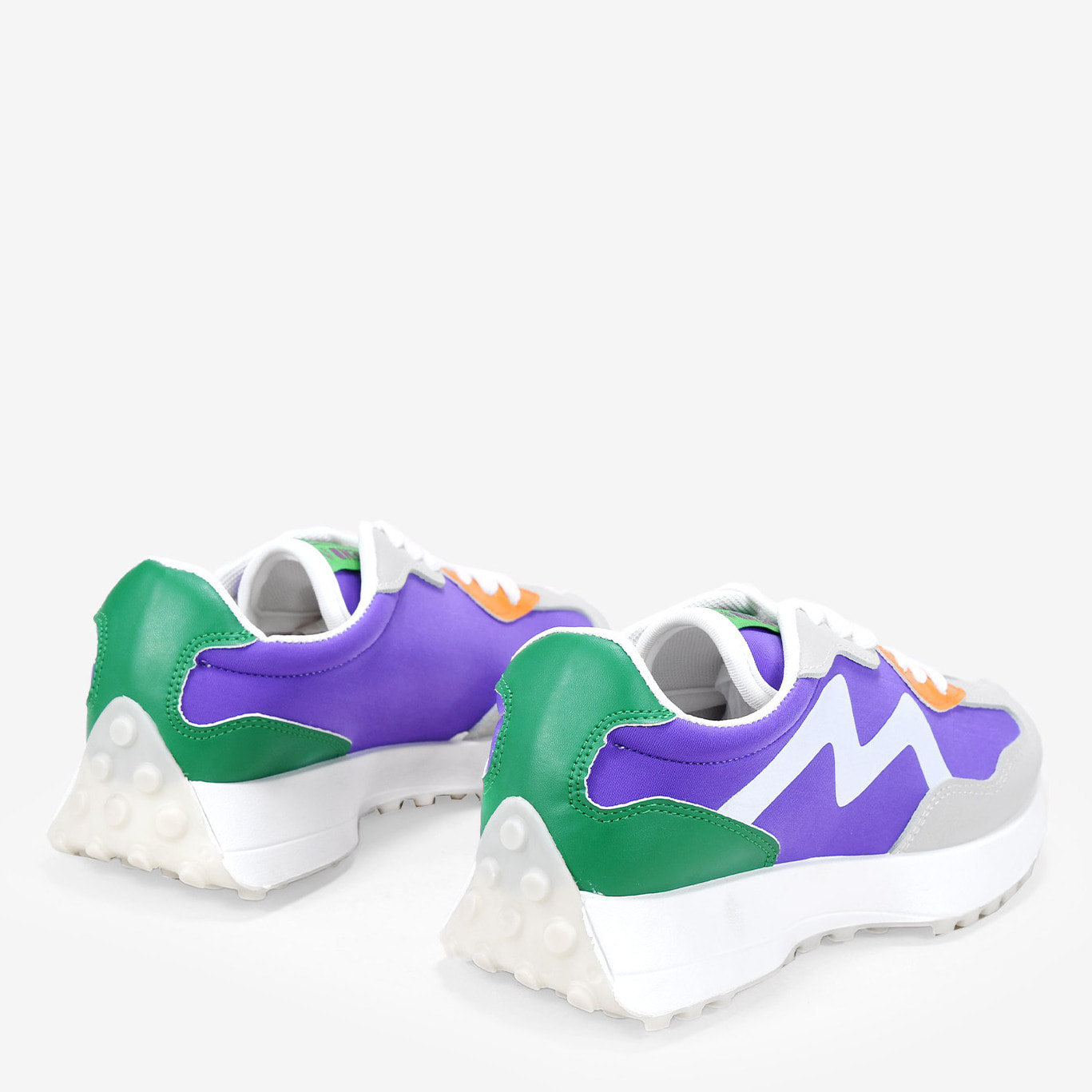 Zapatillas lila planas con cordones