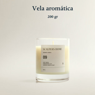 Set de 4 velas aromáticas de 200gr con aromas de light green, white lotus, light peach y stone scalpers
