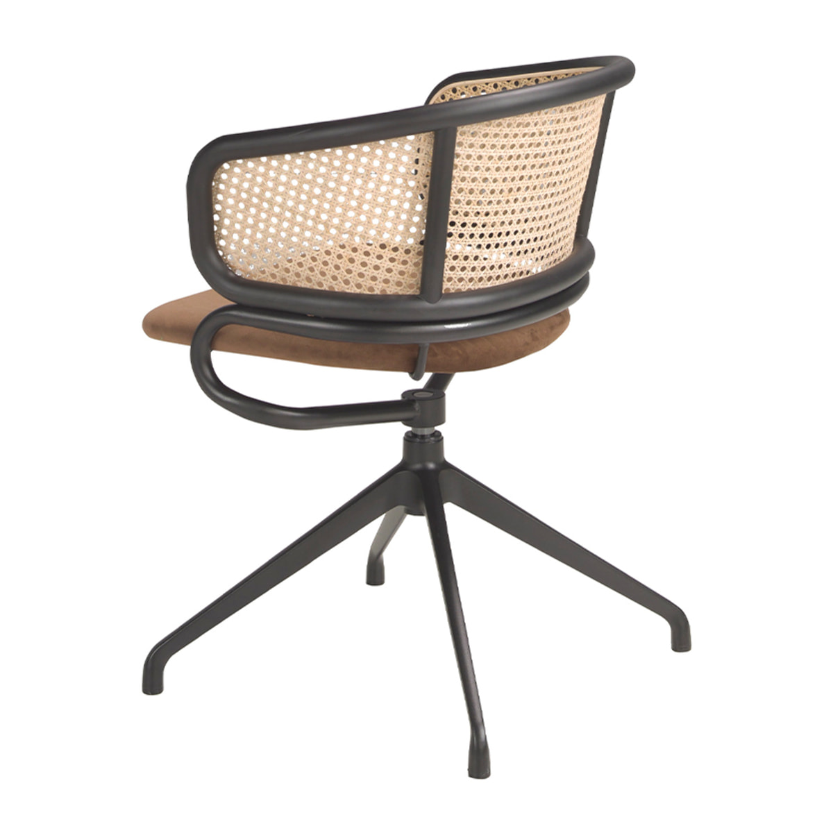 Silla Angel Cerdá giratoria con reposabrazos tapizada en tela aterciopelada en marrón y respaldo de rattán en natural con estructura y patas en acero inoxidable en negro 56x53x74cm