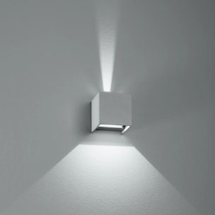 Applique LED da esterno ALFA in alluminio grigio biemissione 4000K 10x10cm.