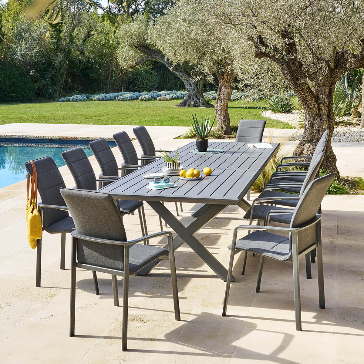Table de jardin extensible "Axiome" ardoise granitée 12 places en aluminium traité époxy