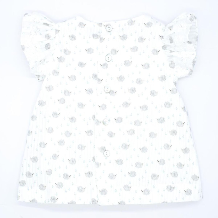 Vestido estampado de erizos, con volantes en las mangas.