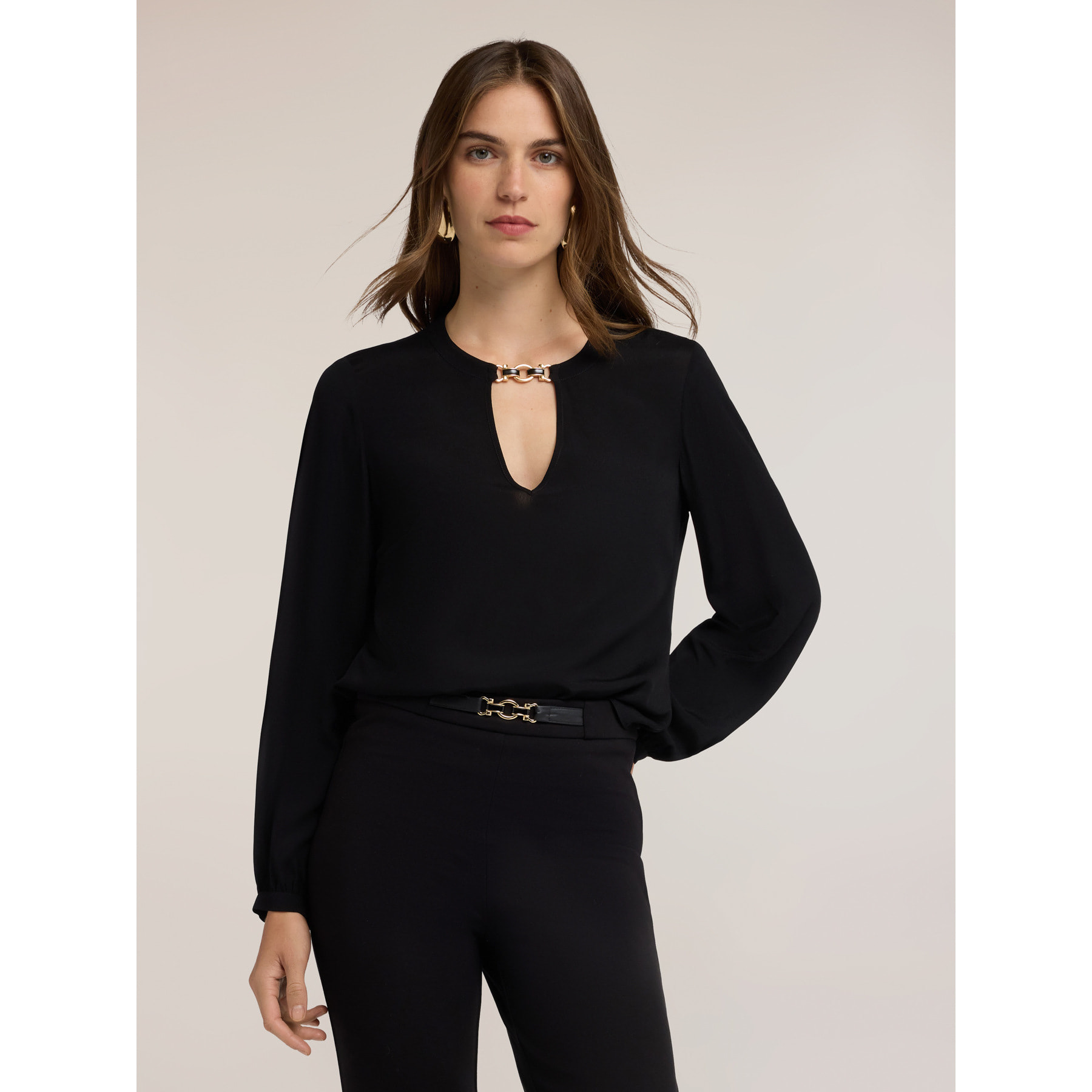 Motivi - Blusa in crêpe de chine con passante metallico - Nero