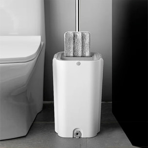Mopa con rotación 360°, cubo con sistema de escurrido eficiente y tapón de vaciado. Incluye 3 paños de microfibra.
