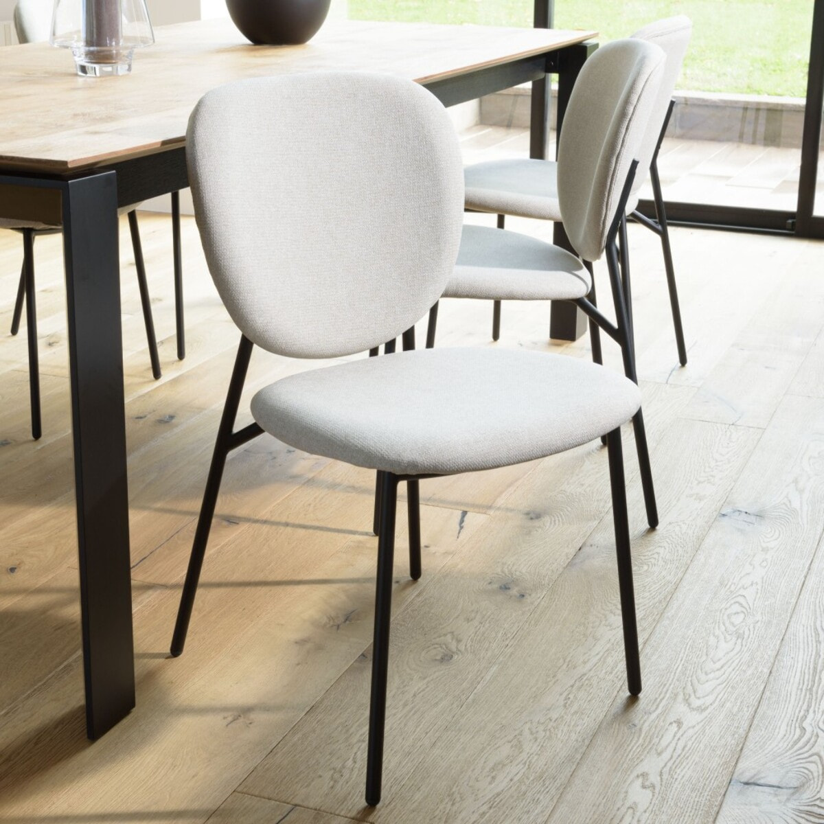 TOM - Lot de 2 chaises tissu écru pieds acier noir