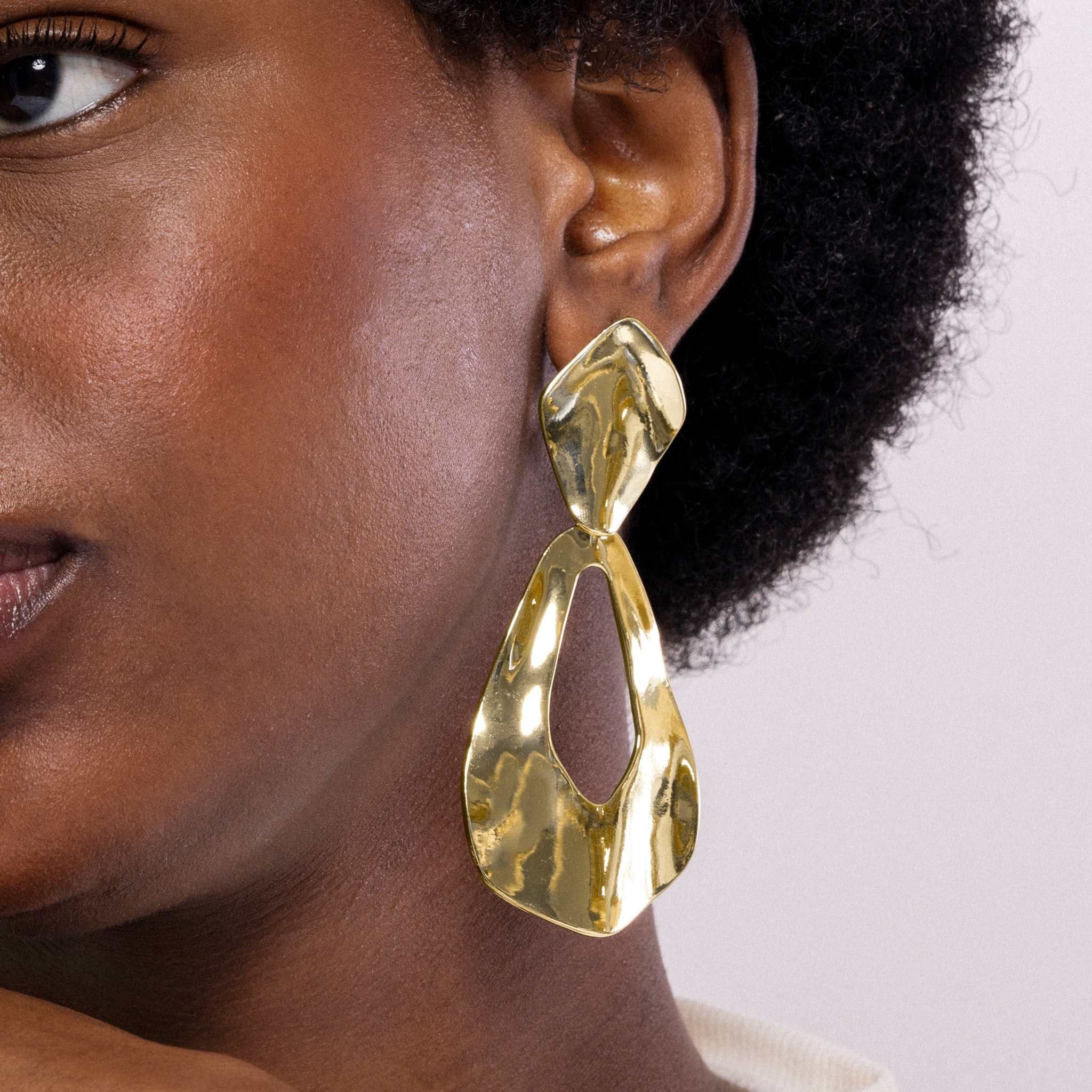 Pendientes acabados en oro amarillo de 18k