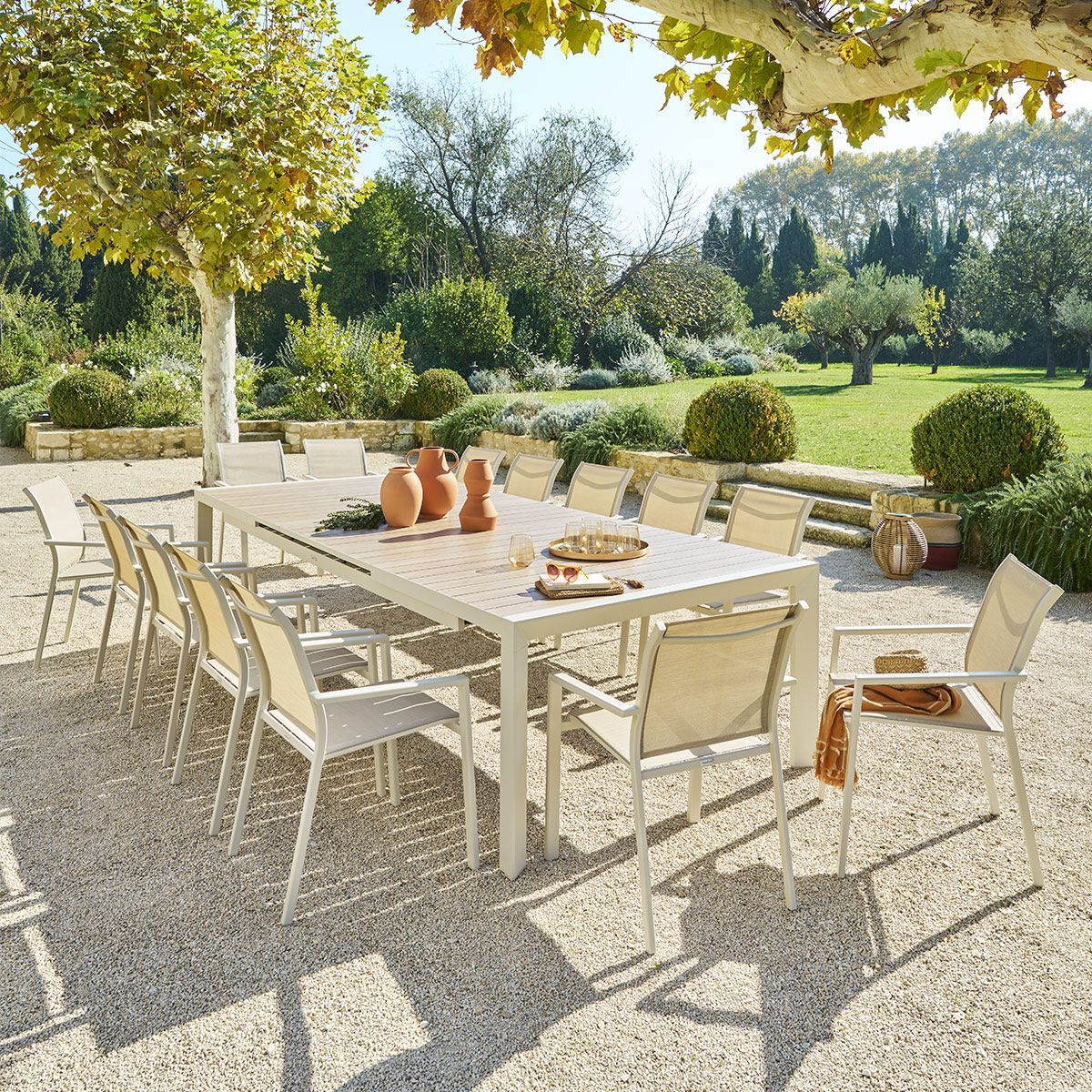 Table de jardin extensible "Évasion" effet bois lin & argile 14 places lates en aluminium