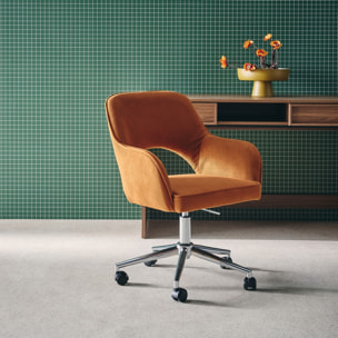 Chaise de bureau à roulettes velours côtelé camel piétement chromé. L 60 x P 62 x H 89 / 99cm