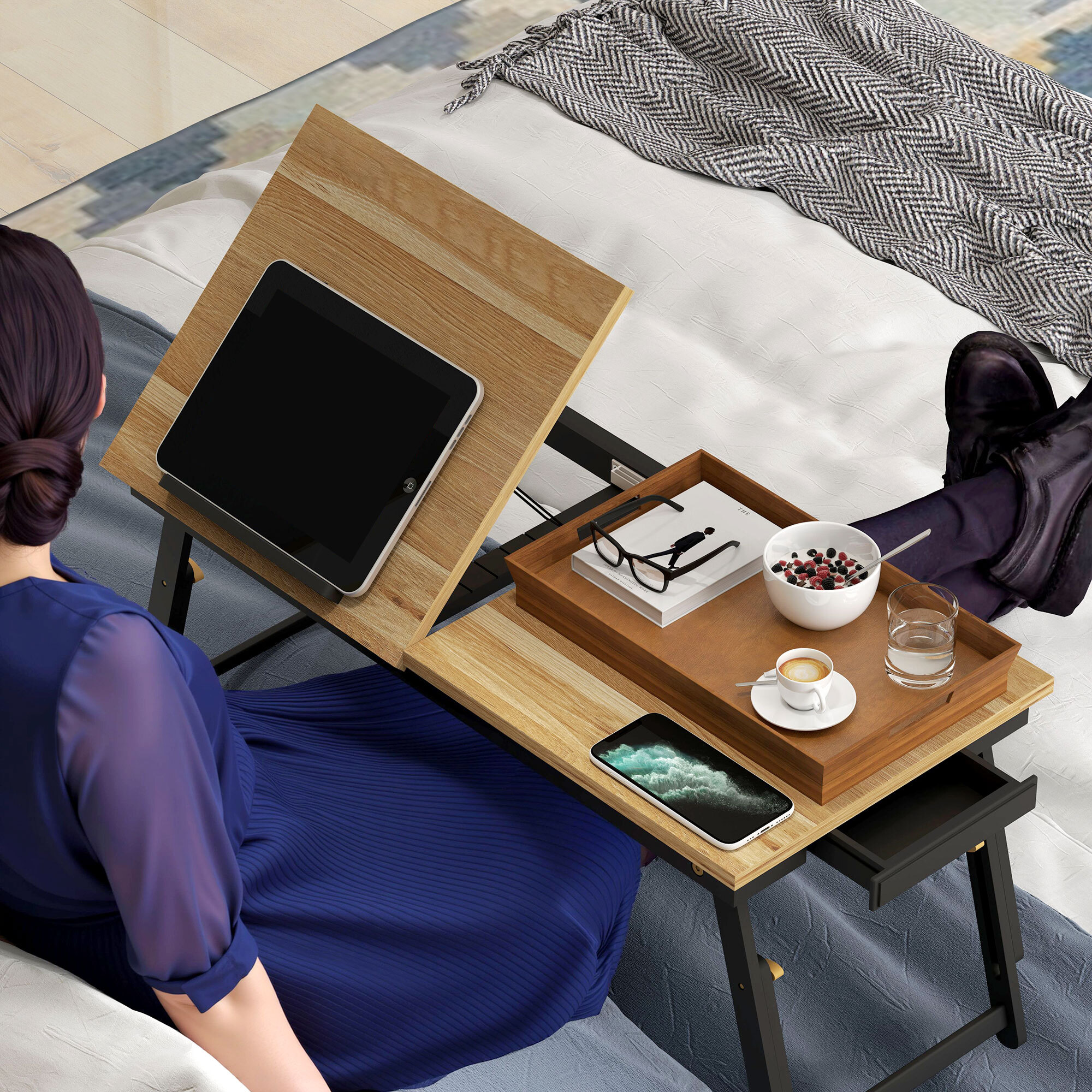 Mesa Reclinable para Cama y Sofá, Bandeja Plegable con Cajón Lateral, para Ordenador Portátil y Libros, con Cinco Alturas, Patas Ajustables, Mesita Auxiliar de Bambú y MDF, 83,5x33x34 cm, Roble