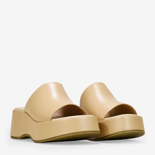 Sandalias beige con plataforma