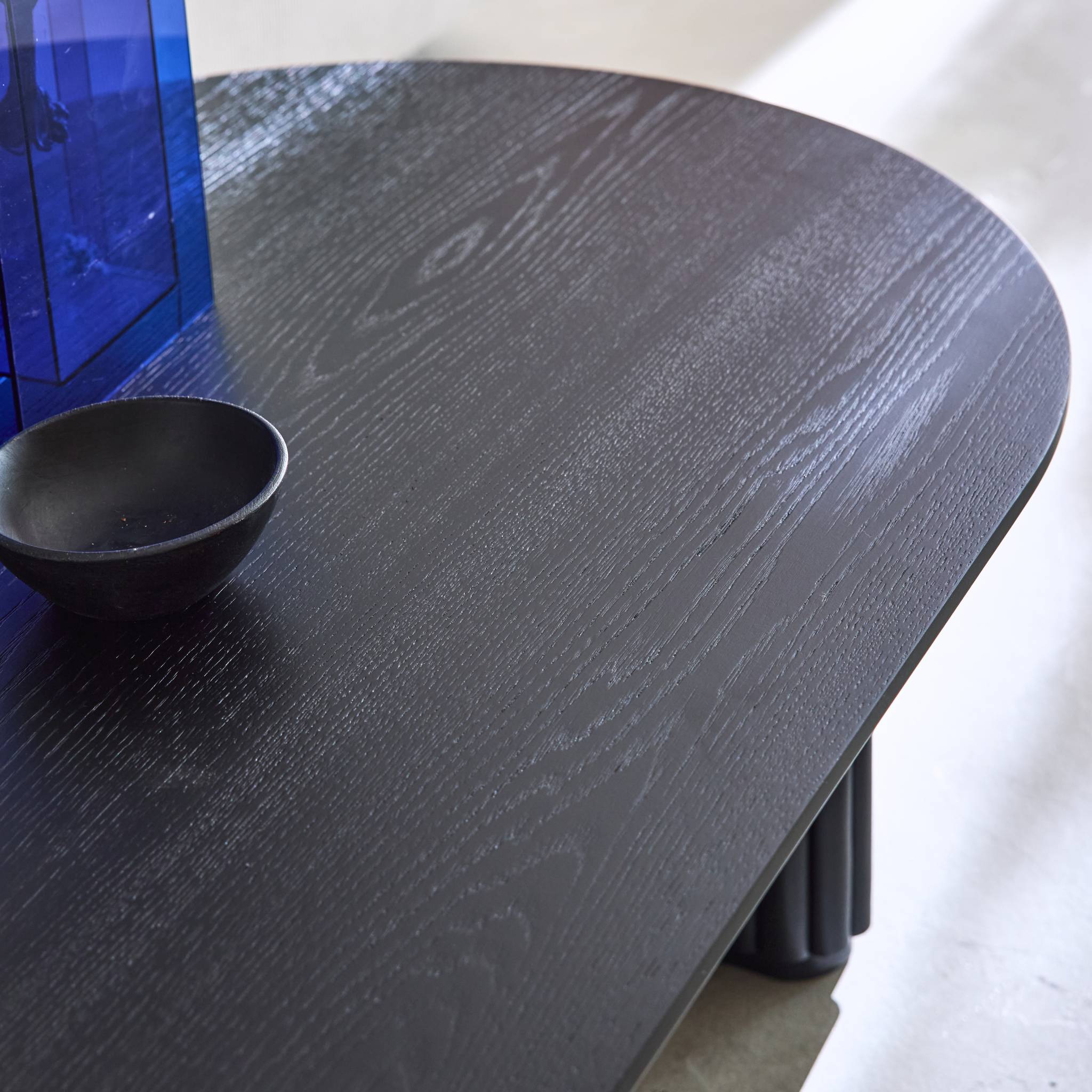 Table basse ovale bois d'hévéa placage chêne noir - L 122 x P 65 x H 35 cm - Gabrielle