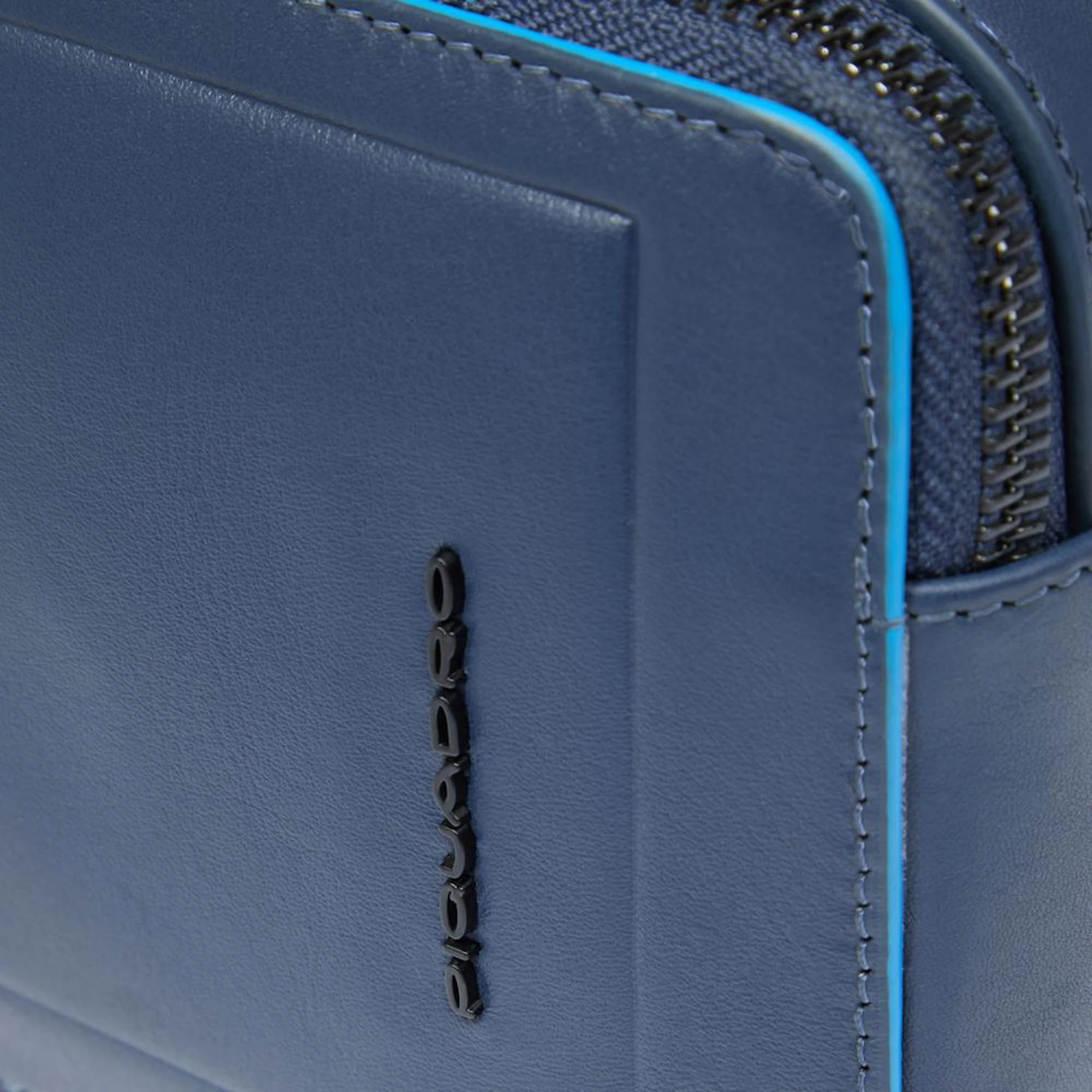 Piquadro Pochette in pelle a due scomparti con polsiera rimovibile