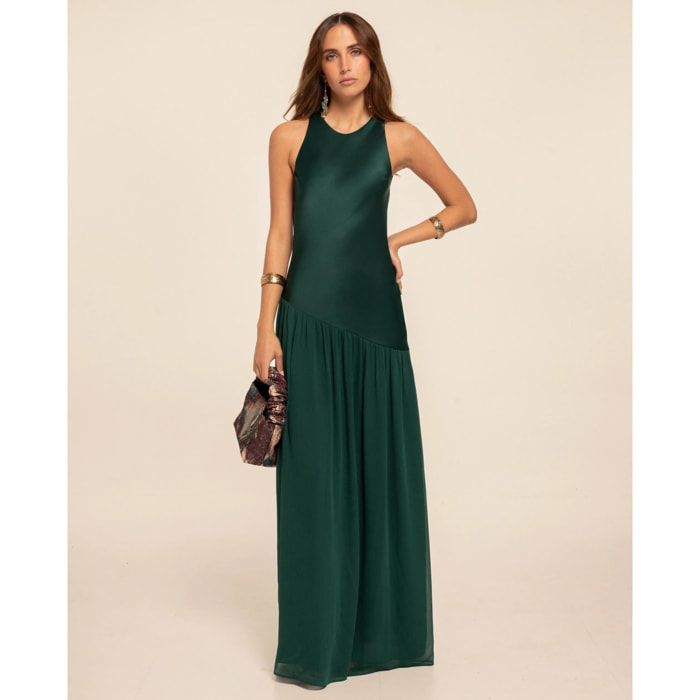 Vestido largo con corte asimétrico y espalda descubierta