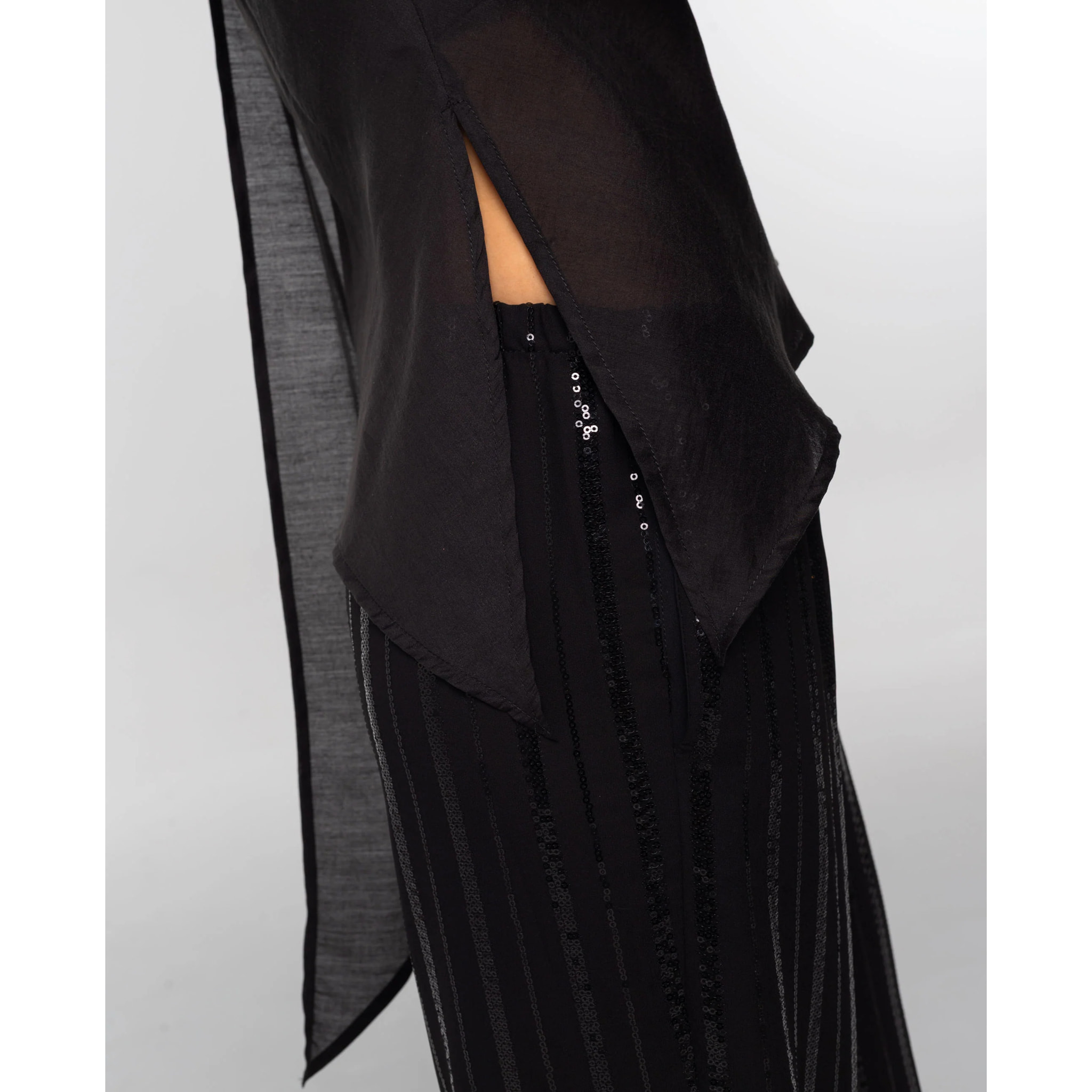 Top de mujer asimétrico con pañuelo en el escote