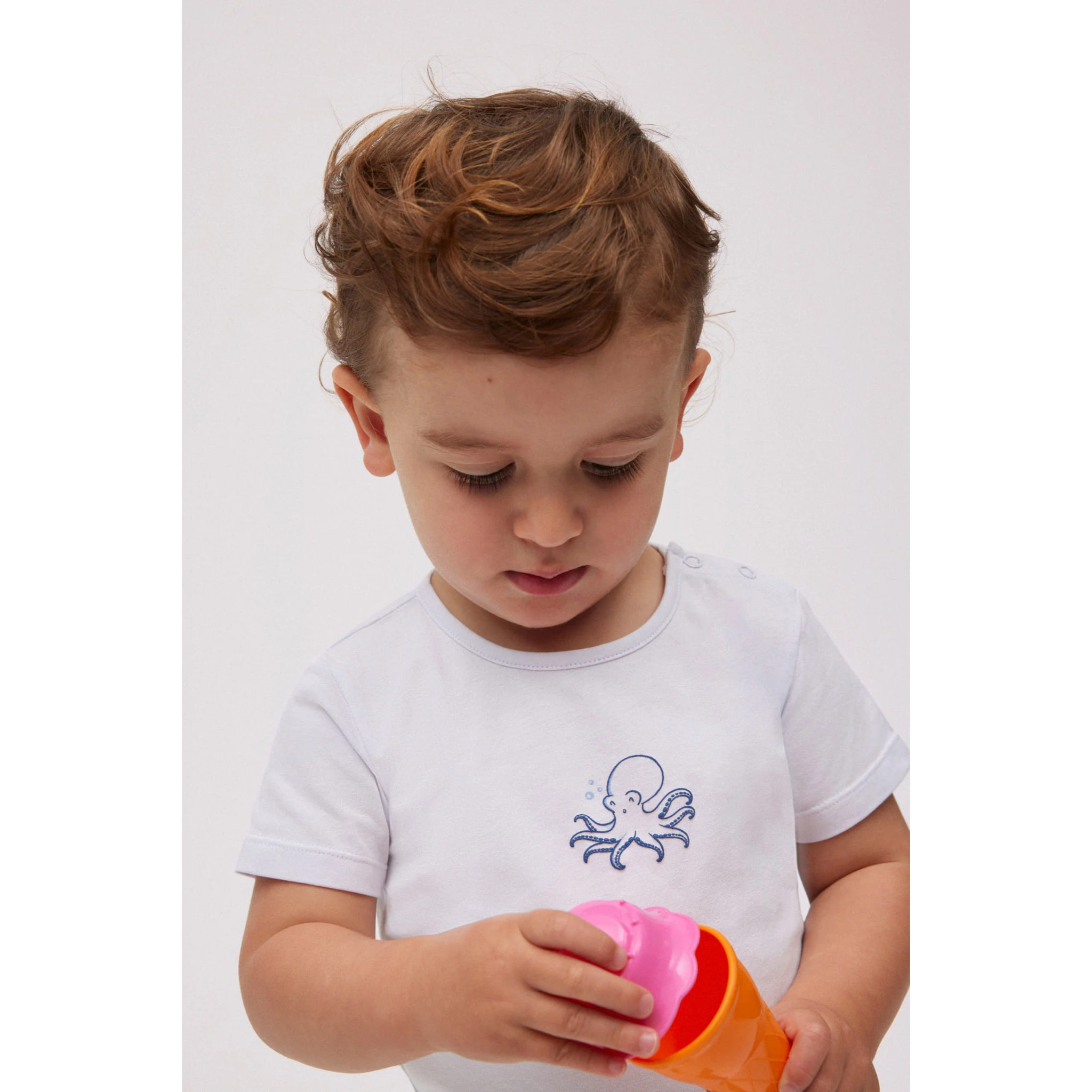 Set baby composto da costume boxer e maglietta bianca polipo