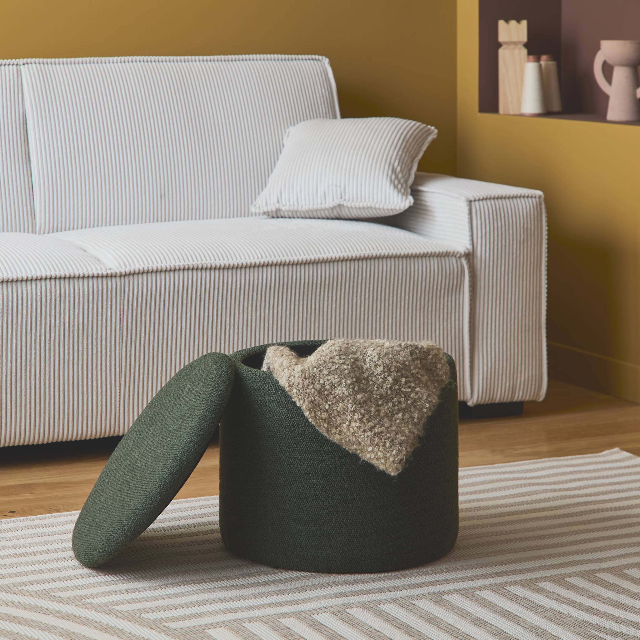 Pouf kaki foncé en tissu avec rangement pour coussins ou plaids