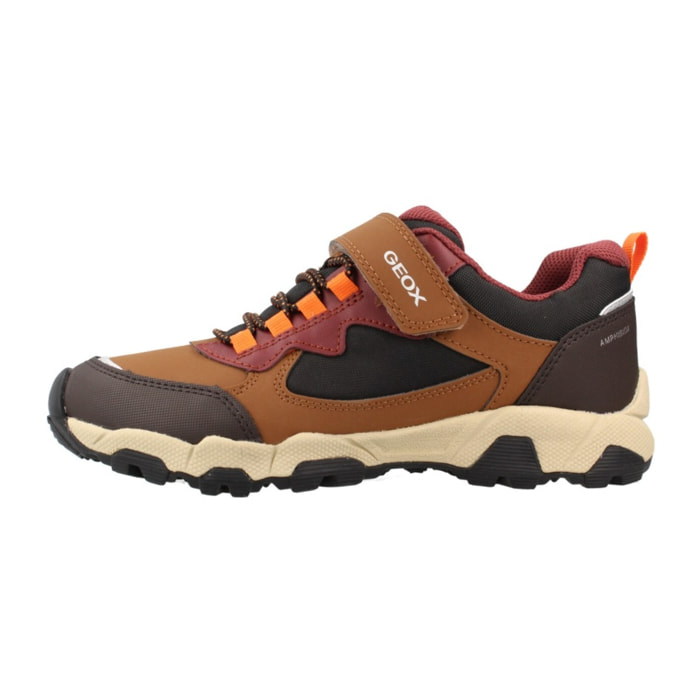 Zapatillas Niño de la marca GEOX  modelo J MAGNETAR MARRON
