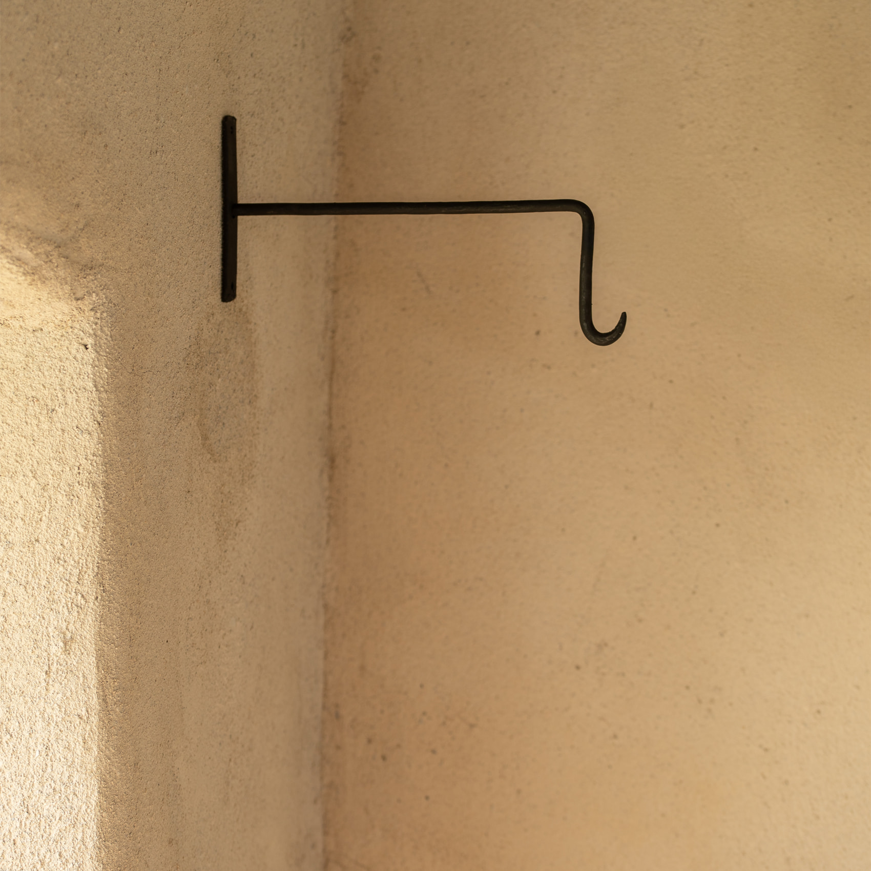 Patère Potence pour luminaire ou plante crochet - Noir