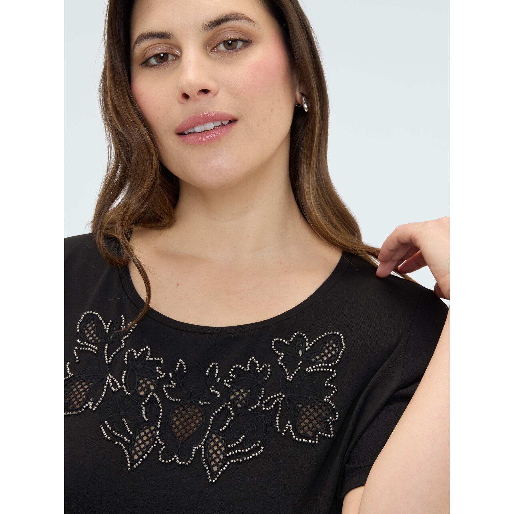 Fiorella Rubino - T-shirt bimaterica con ricamo floreale - Nero