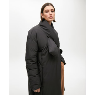 Cappotto imbottito con cintura e collo avvolgente