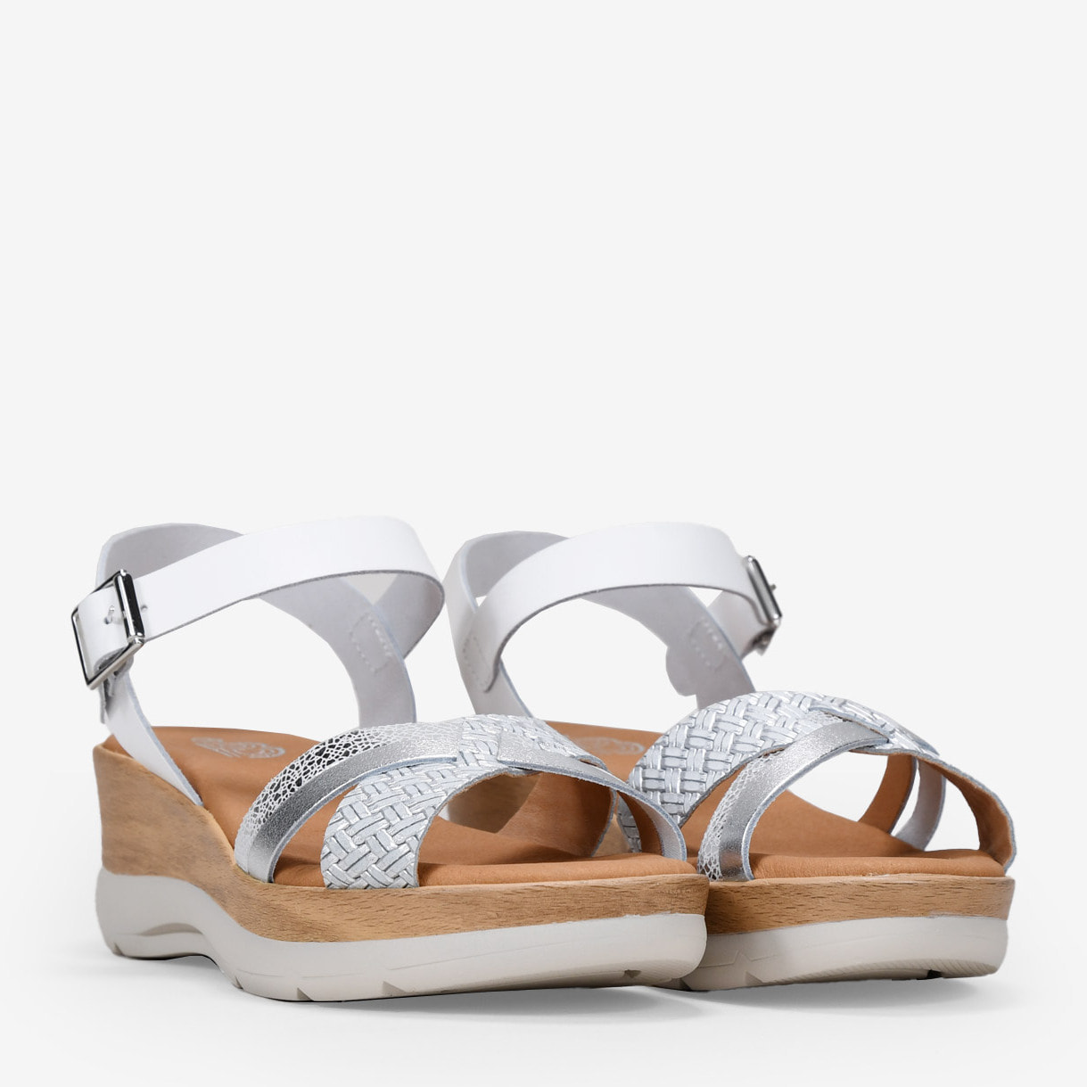 Sandalias de pie blancas con cuña efecto madera